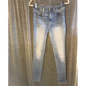 Lightwash American Eagle Skinny Jeans